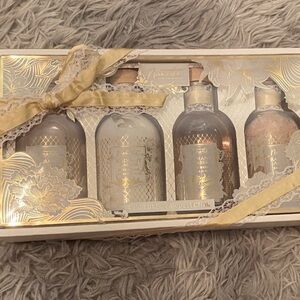 Nanette Lepore Luxe Spa Collection - Gold and Cream